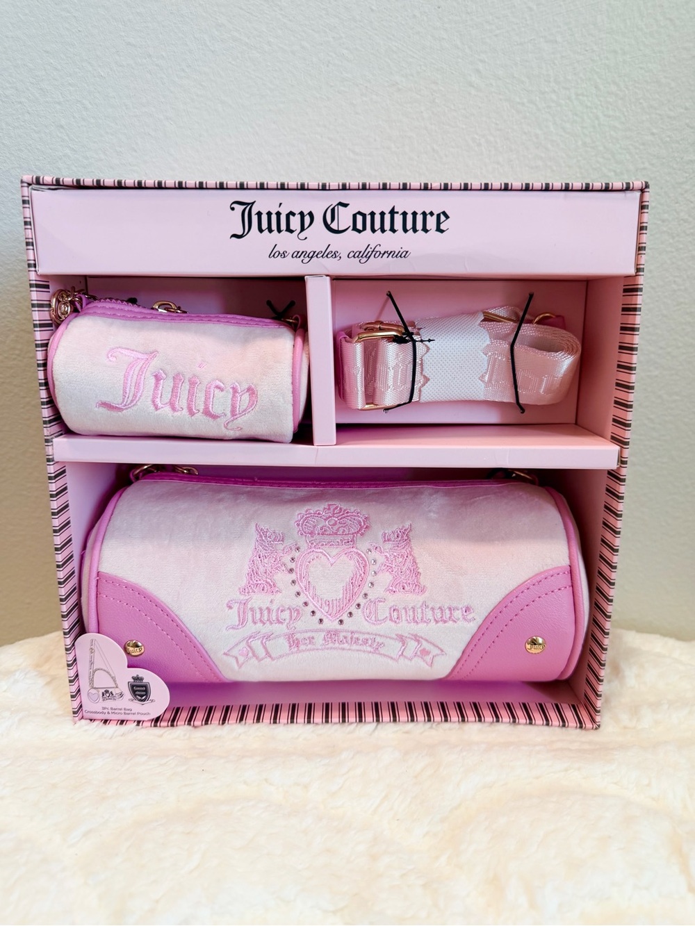 Juicy Couture💕 3Pc Barrel Bag
Crossbody & Micro Barrel Pouch